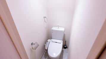 Asciugacapelli, asciugamani, sapone, carta igienica