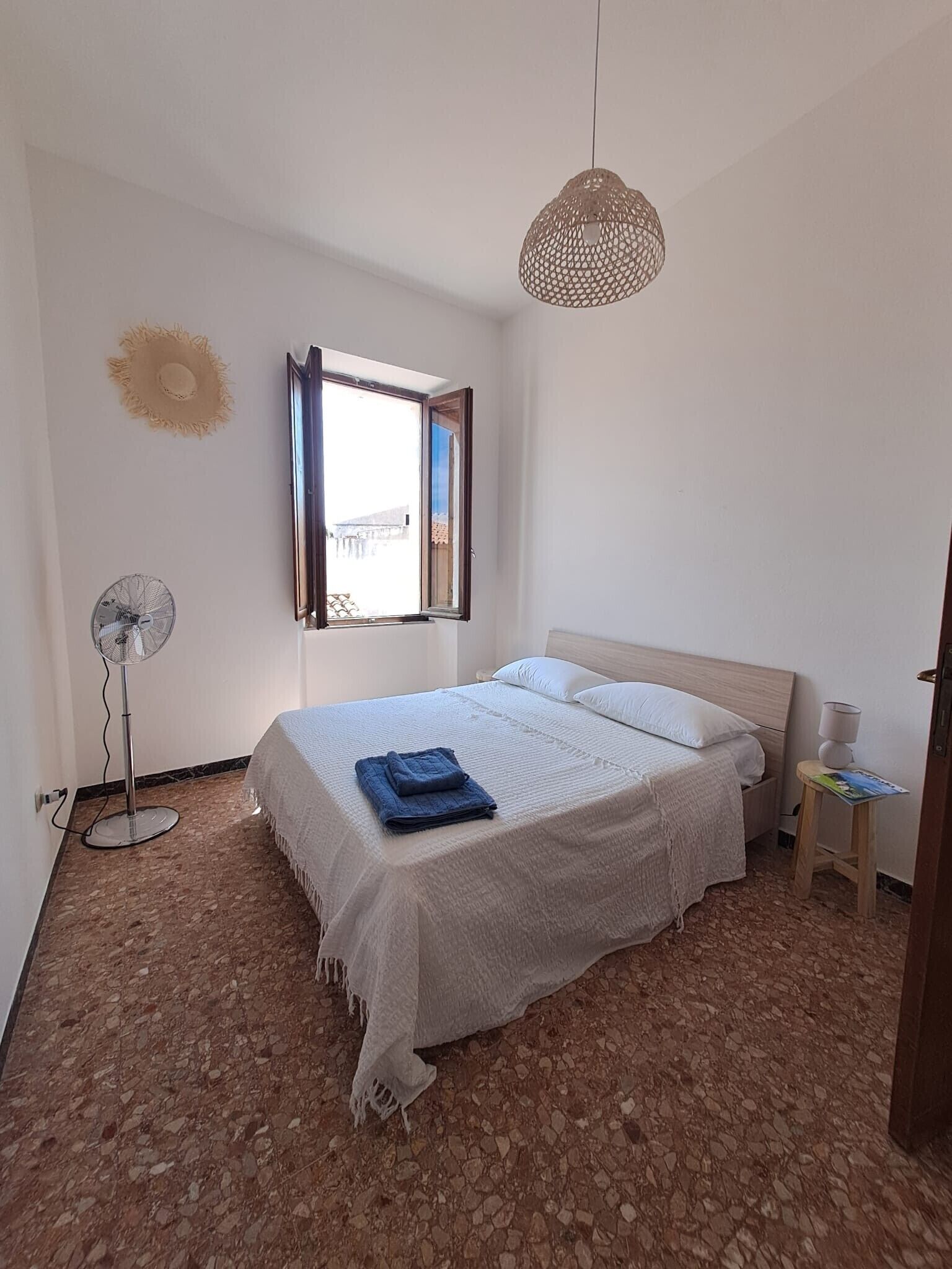 2 slaapkamers, een strijkplank/strijkijzer, wifi, beddengoed