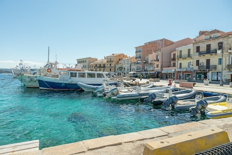 Marina. Apartment 'Vittoria' with Balcony, Wi-Fi and Air Conditioning