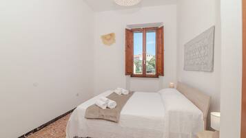 2 habitaciones, tabla de planchar con plancha, wifi y ropa de cama