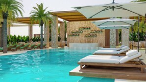 Un espace piscine avec des chaises longues, un bar doté d’étagères remplies de bouteilles et un mur en pierre.