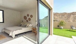 3 bedrooms, free WiFi - Villa in Tauro with Private Pool & Beach Access (Tauro)