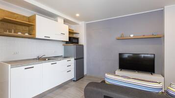Apartment, 1 Bedroom, Balcony | Private kitchenette