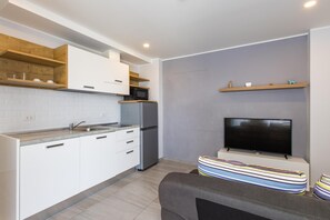 Apartment, 1 Bedroom, Balcony | Private kitchenette