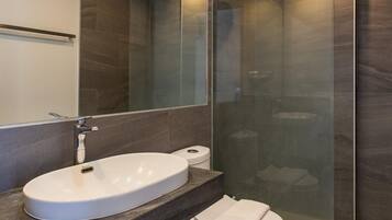 Appartement, 1 chambre, balcon | Salle de bain