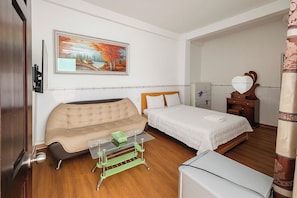 مكتب ومكواة/لوح كي وواي فاي مجانًا