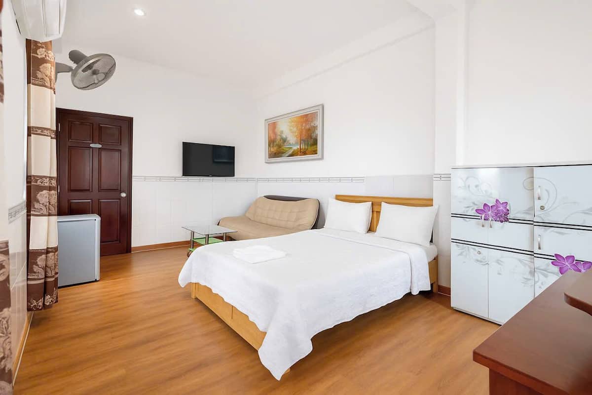 مكتب ومكواة/لوح كي وواي فاي مجانًا