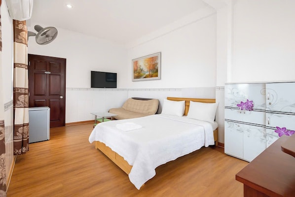 مكتب ومكواة/لوح كي وواي فاي مجانًا