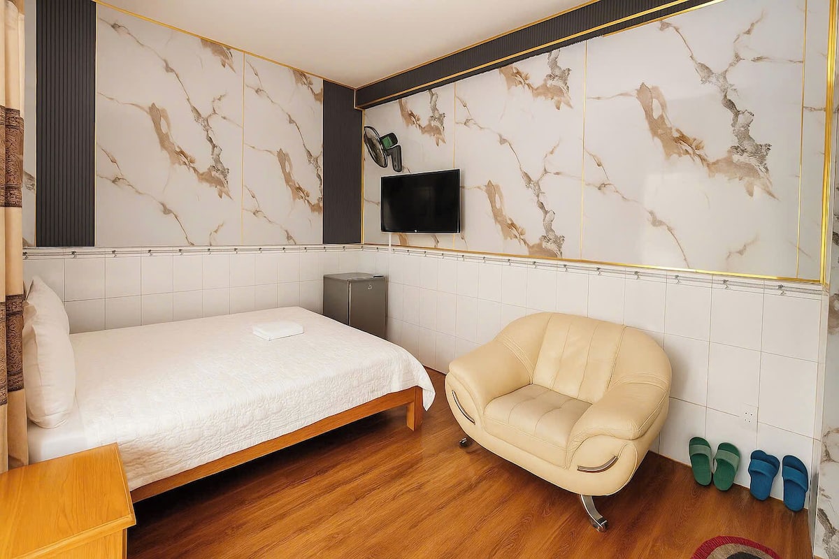 مكتب ومكواة/لوح كي وواي فاي مجانًا