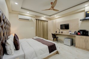 Economy Apartment, Balcony | Desk, laptop workspace, iron/ironing board, bed sheets - The Paras Studio Serviced Apartments (Gurugram)