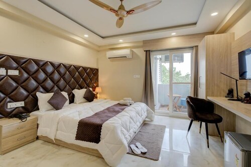 The Paras Studio Serviced Apartments