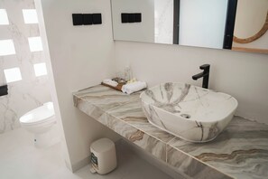 Towels, soap, shampoo, toilet paper