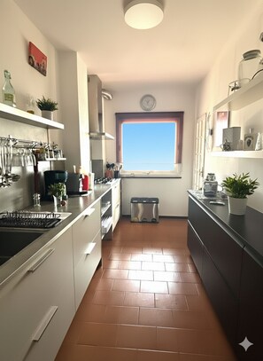 Vila, vista para o mar | Cozinha privada | Chaleira elétrica, torradeira