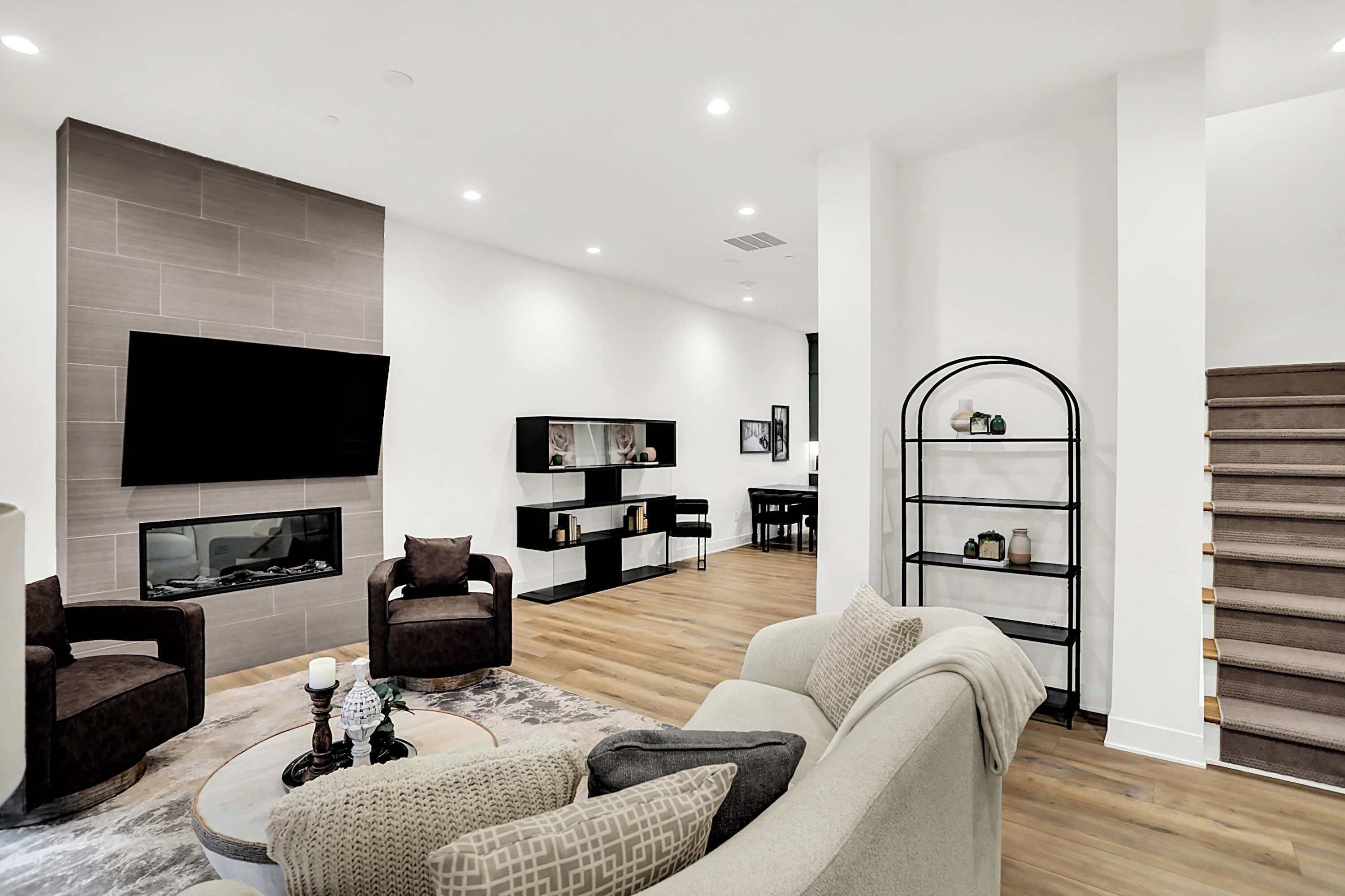 TV, fireplace, offices