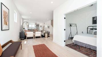 4 Schlafzimmer, Schreibtisch, Bügeleisen/Bügelbrett, WLAN