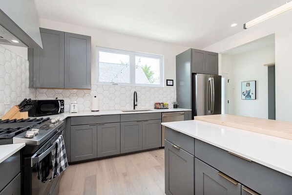 Fridge, microwave, oven, stovetop