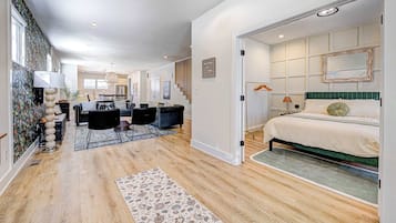 4 Schlafzimmer, Bügeleisen/Bügelbrett, Reisekinderbett, WLAN