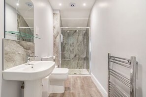 Comfort Penthouse, Sea View | Bathroom