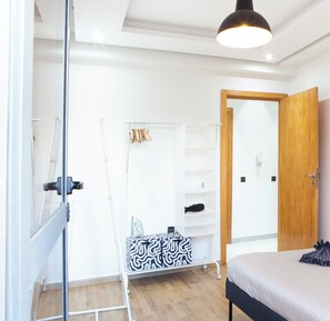 2 habitaciones, tabla de planchar con plancha, wifi y ropa de cama 