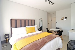 2 bedrooms, iron/ironing board, bed sheets