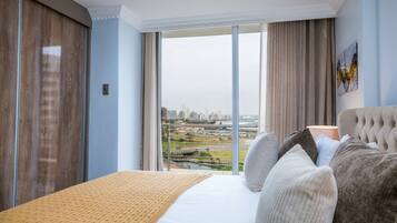 3 bedrooms, desk, WiFi