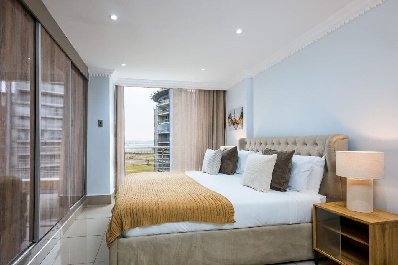 3 bedrooms, desk, WiFi