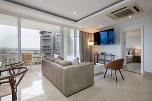 TV - Gorgeous Three Bedroom 501 Sea Facing Gem (Point Waterfront, KwaZulu-Natal)