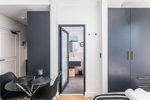 1 sovrum, strykjärn/strykbräda, wi-fi och sängkläder