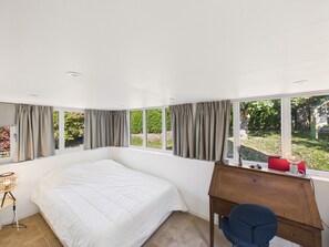 3 bedrooms, iron/ironing board, free WiFi