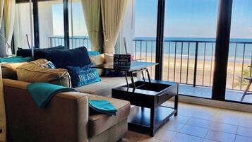 Estúdio, várias camas, sacada, vista para o oceano (Shoreline Studio) | Área de estar