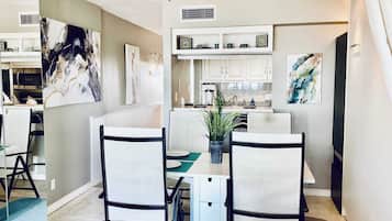 Studio, Multiple Beds, Balcony, Ocean View (Shoreline Studio) | Dining