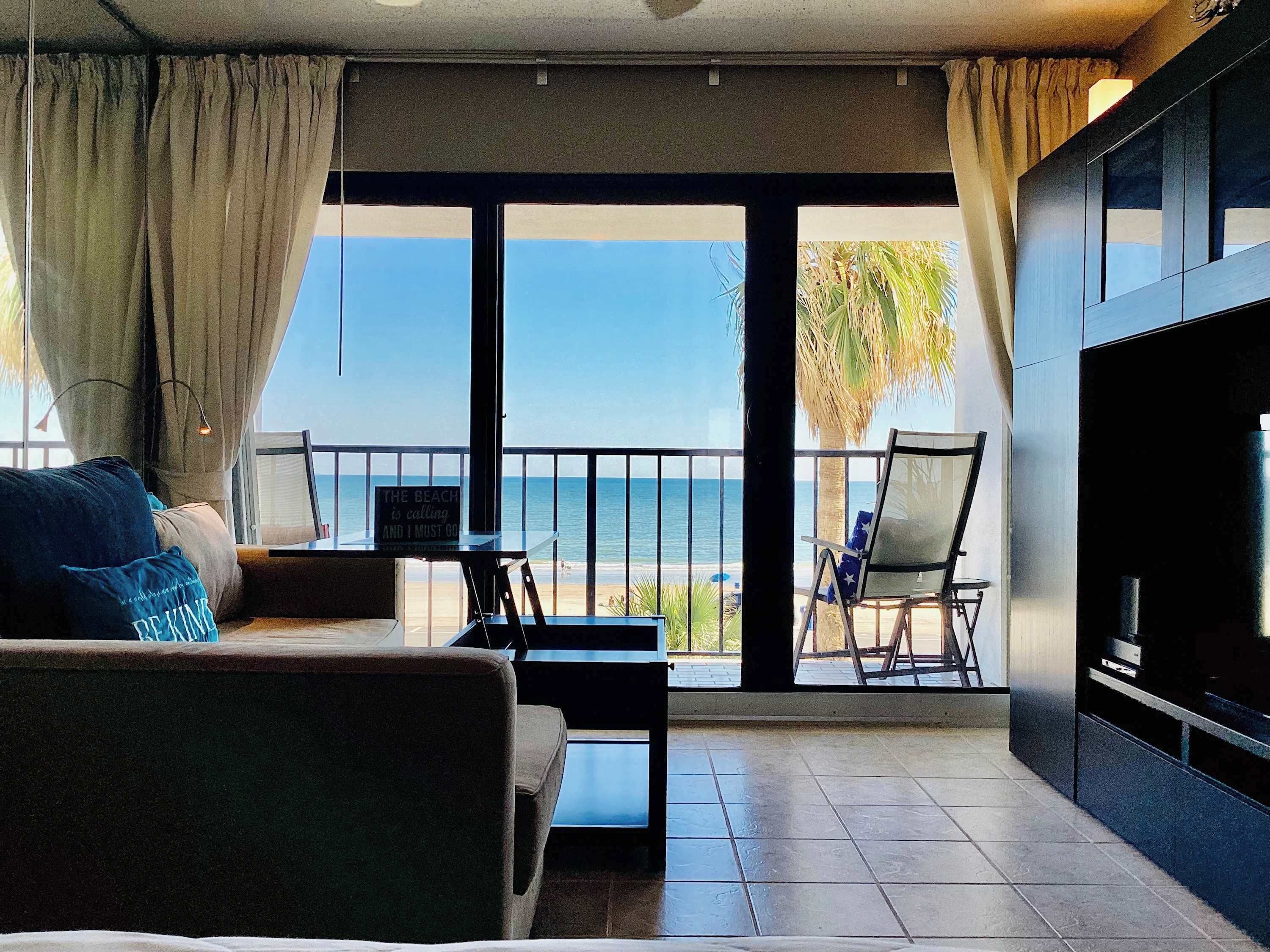 Studio, Multiple Beds, Balcony, Ocean View (Shoreline Studio) | Living area