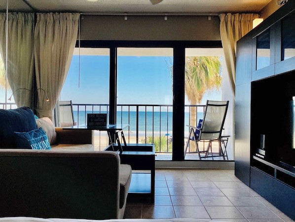 Studio, nhiều giường, ban công, quang cảnh biển (Shoreline Studio) | Khu phòng khách