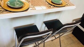 Estúdio, várias camas, sacada, vista para o oceano (Shoreline Studio) | Opções para refeição