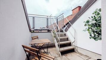 Deluxe-Apartment, Balkon, Blick auf den Innenhof | Blick vom Balkon