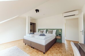 Caja de seguridad en la habitación y cortinas blackout 