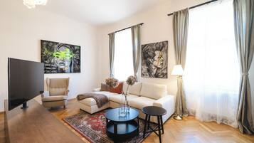 Luxury-Apartment, Stadtblick | Wohnbereich