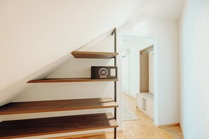 Departamento Deluxe, balcón, vista al patio | Caja de seguridad