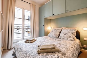 2 bedrooms, iron/ironing board, WiFi, bed sheets