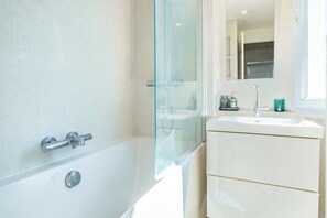 Shower, hair dryer, towels, shampoo