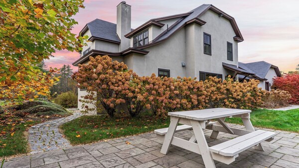 Modern Berkshires Farmhouse W/ Porch, Fireplace & Views Beaver Creek By Avantstay - Monterey, MA
