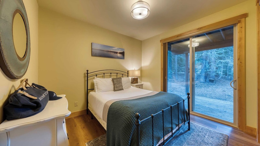 Cozy Tahoe Retreat w/ Hot Tub, Movie Room & Forest Views Tahoma Getaway by Avantstay