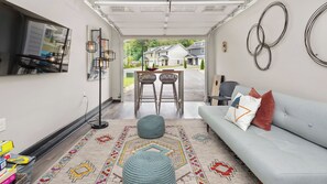 Interior - 10 Townhomes, Sleeps 89 6 Mins to DT Asheville Sycamore Cove by Avantstay (Asheville)