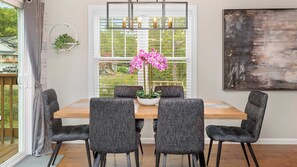 Interior - 10 Townhomes, Sleeps 89 6 Mins to DT Asheville Sycamore Cove by Avantstay (Asheville)