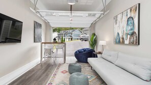 Interior - 10 Townhomes, Sleeps 89 6 Mins to DT Asheville Sycamore Cove by Avantstay (Asheville)