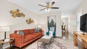 Interior - 10 Townhomes, Sleeps 89 6 Mins to DT Asheville Sycamore Cove by Avantstay (Asheville)