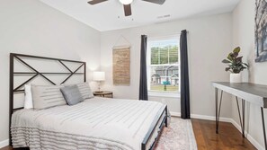 Interior - 10 Townhomes, Sleeps 89 6 Mins to DT Asheville Sycamore Cove by Avantstay (Asheville)