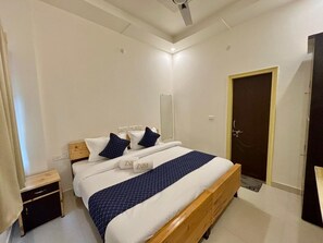 Camera Deluxe | Una scrivania, postazione laptop, Wi-Fi gratuito, lenzuola