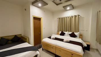 Escritorio, espacio para trabajar con laptop y wifi gratis