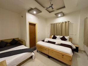 Familiekamer | Een bureau, een laptopwerkplek, gratis wifi, beddengoed